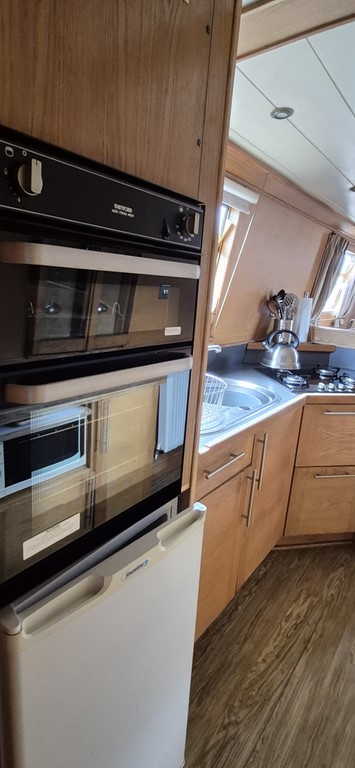 Shared narrow boat Ellen