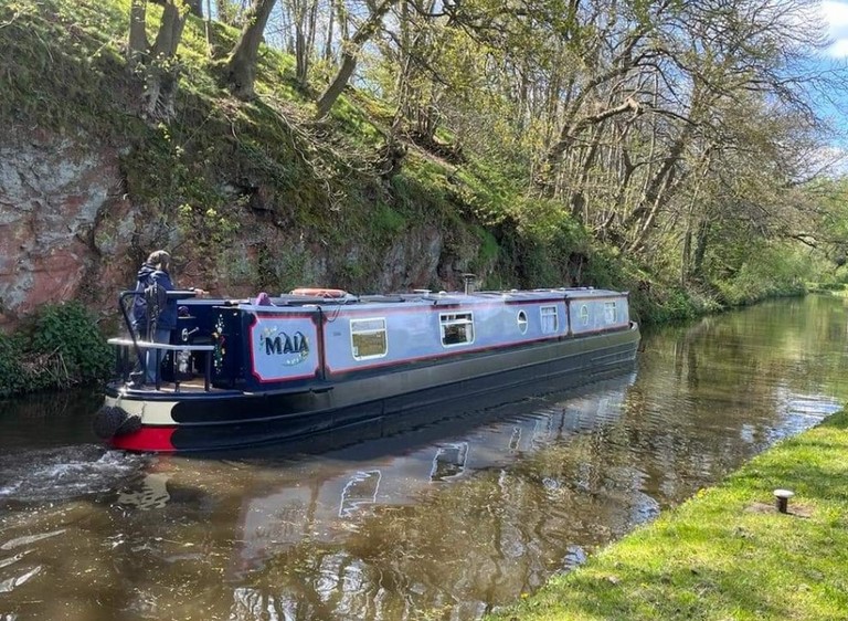 Shared narrow boat Maia