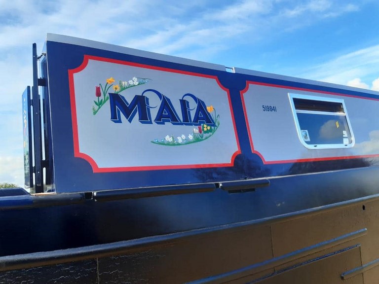 Shared narrow boat Maia