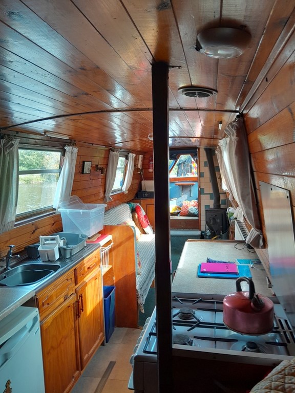 Shared narrow boat Dasque