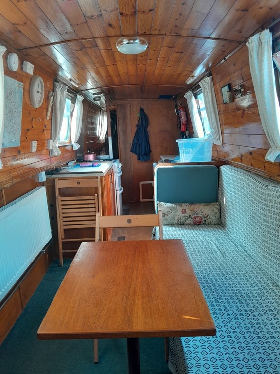 Shared narrow boat Dasque