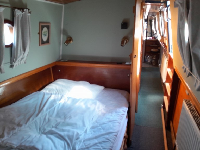 Shared narrow boat Dasque