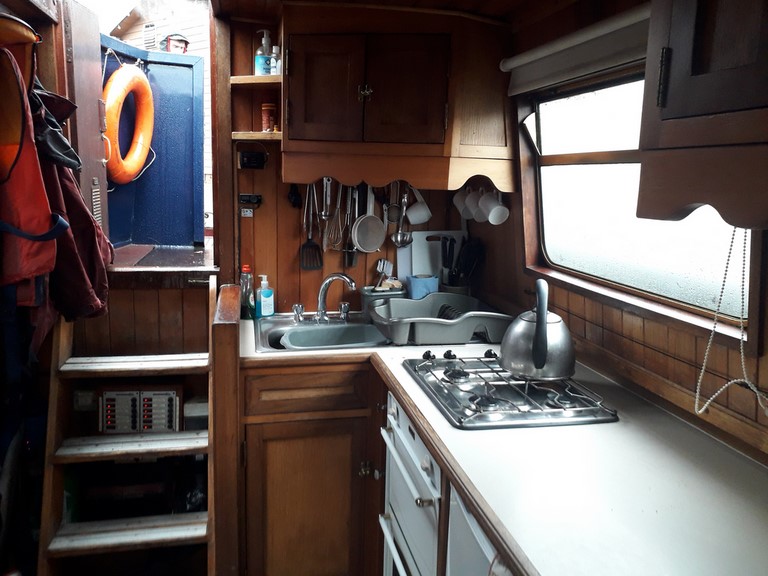 Shared narrow boat