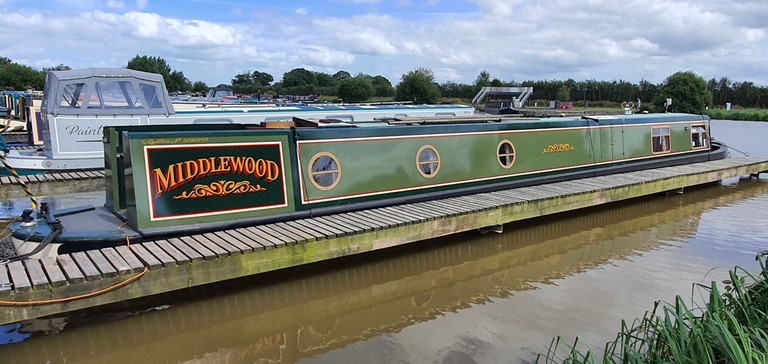 Shared narrow boat Middlewood