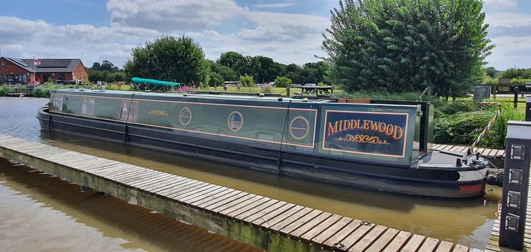 Shared narrow boat Middlewood