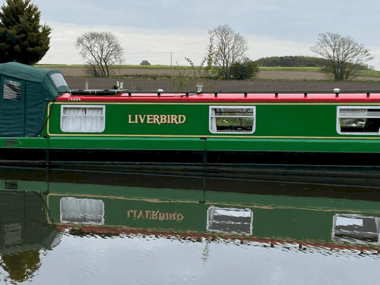 Shared narrow boat Scruffy Fox