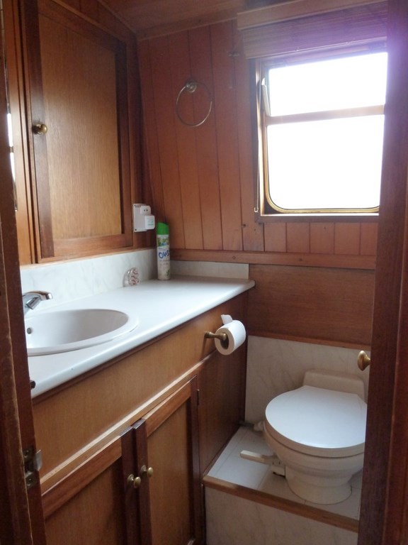 Shared narrow boat Sapphire