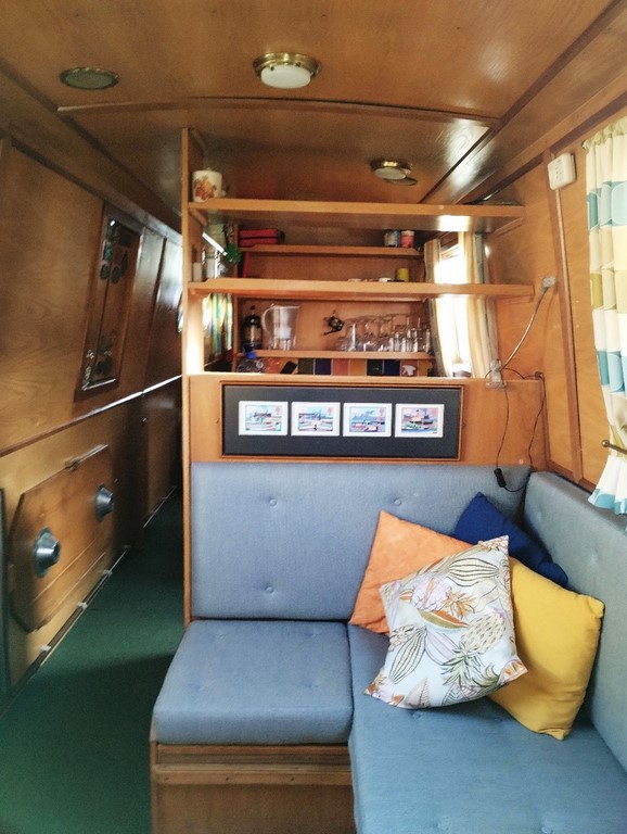 Shared narrow boat Pineapple