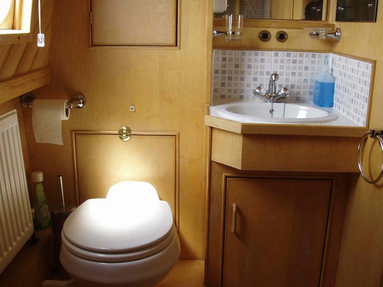 Shared narrow boat Castleber