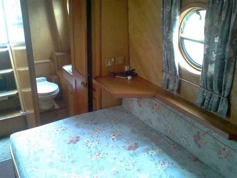 Shared narrow boat Cheddington