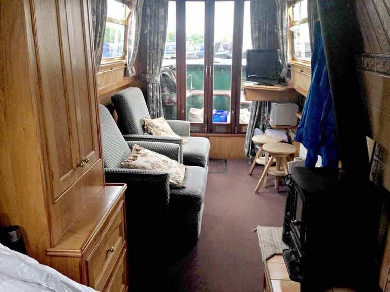 Shared narrow boat Cheddington