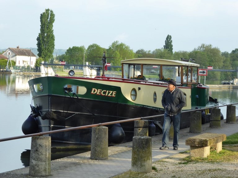 Shared Dutch Barge Decize