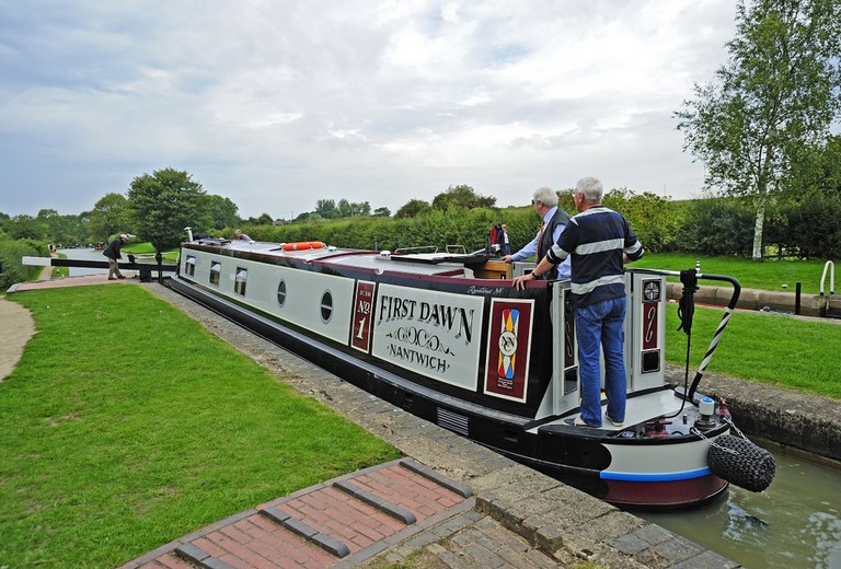 Shared narrow boat First Dawn
