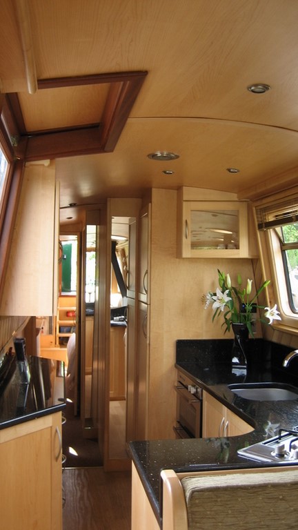 Shared narrow boat Forget Me Knot