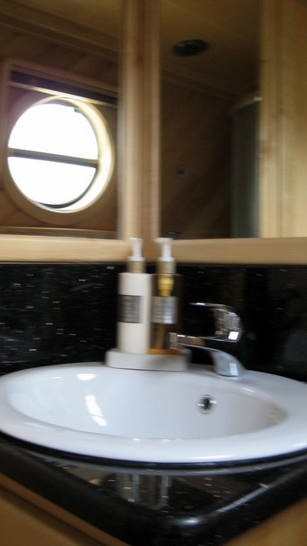 Shared narrow boat Forget Me Knot