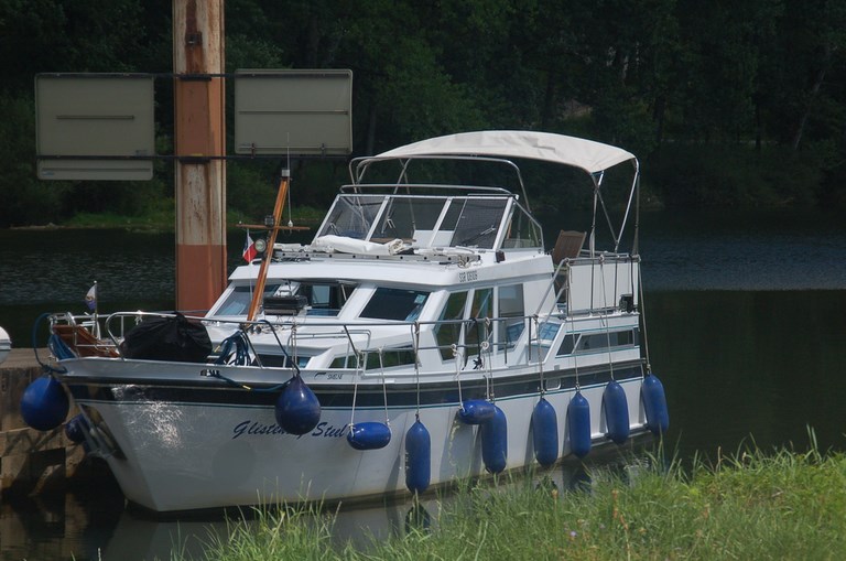 Shared steel cruiser based Blue Steel based in France