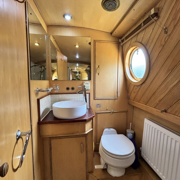 Shared narrow boat Apperley