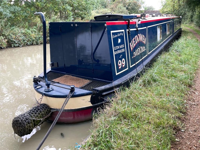 Shared narrow boat Heddwen