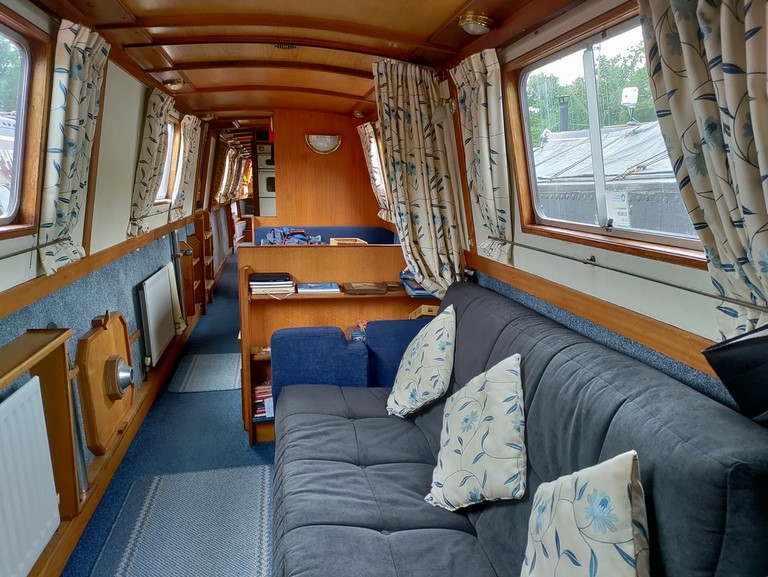Shared narrow boat Warwick