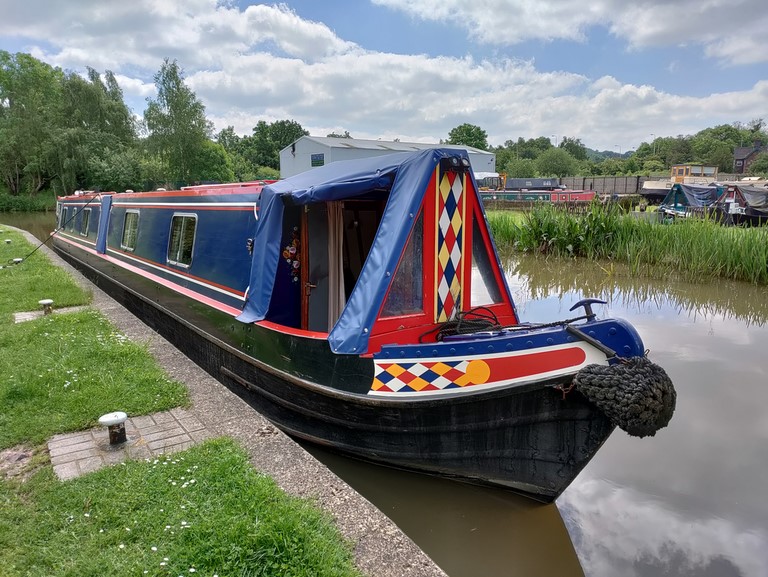 Shared narrow boat Warwick