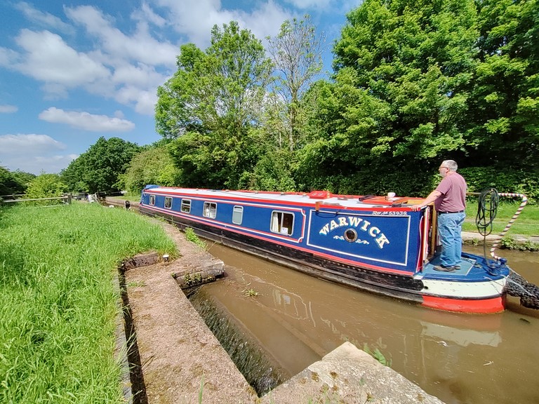 Shared narrow boat Warwick