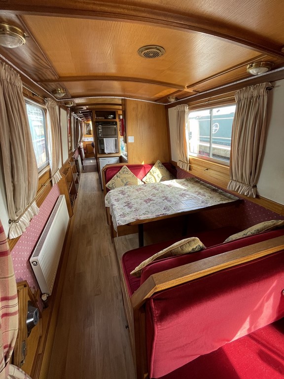 Shared narrow boat Victorious