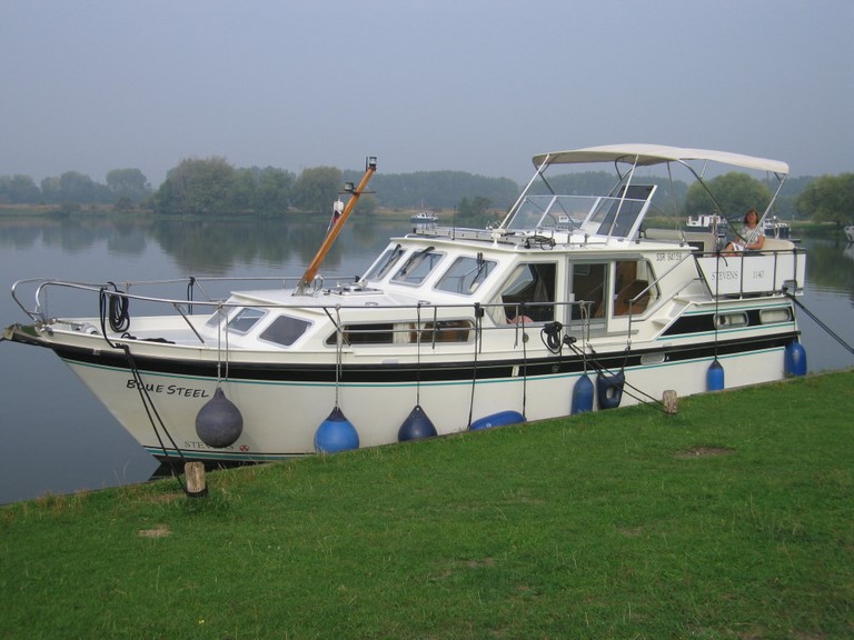 Shared steel cruiser based Blue Steel based in France