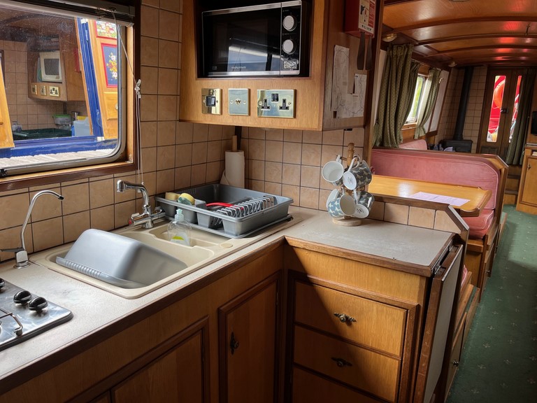 Shared narrow boat Benbow 4