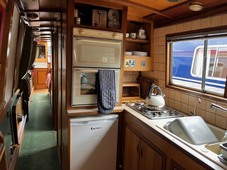 Shared narrow boat Benbow 4