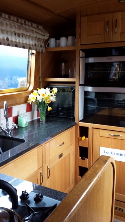 Shared narrow boat Kallista