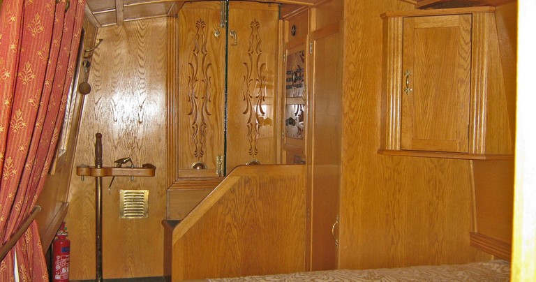 Shared narrow boat Kingfisher