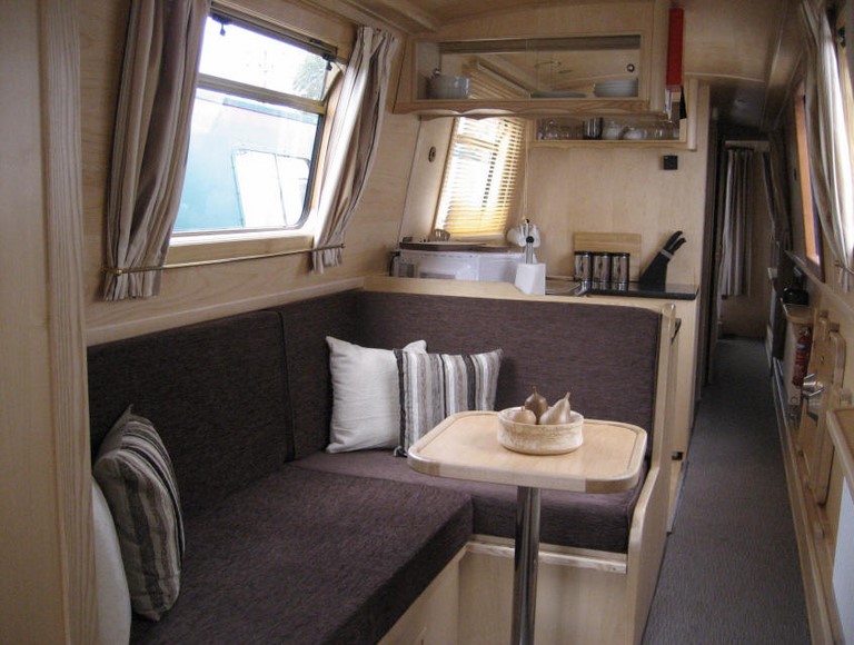 Shared narrow boat Minuet
