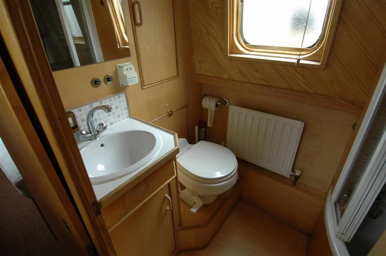 Shared narrow boat Soudley