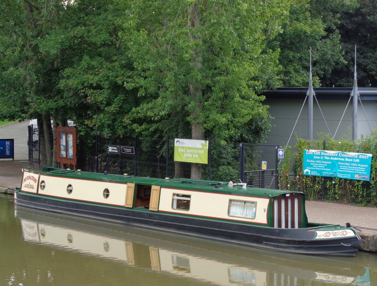 Shared narrow boat Avington