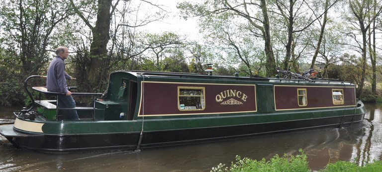 Shared narrow boat Scruffy Fox