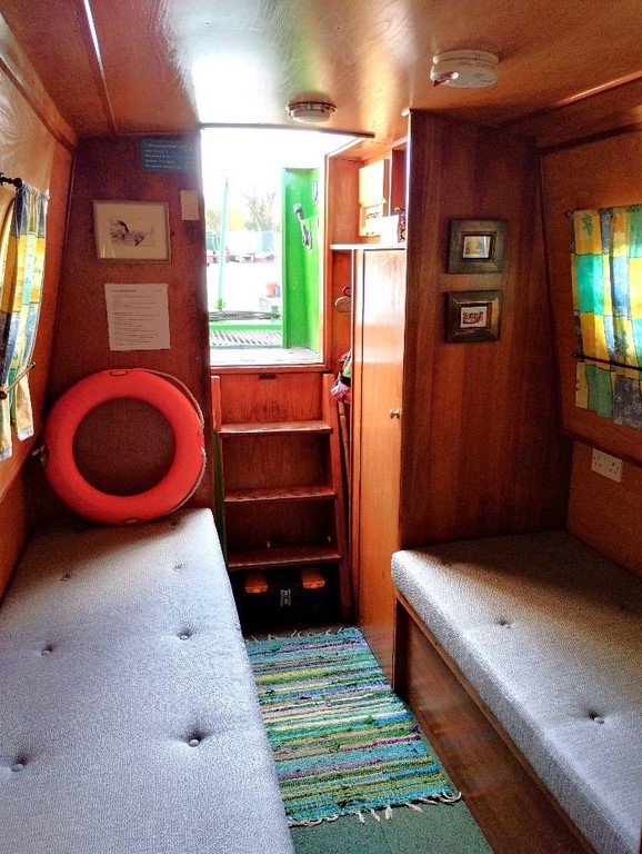 Shared narrow boat Pineapple