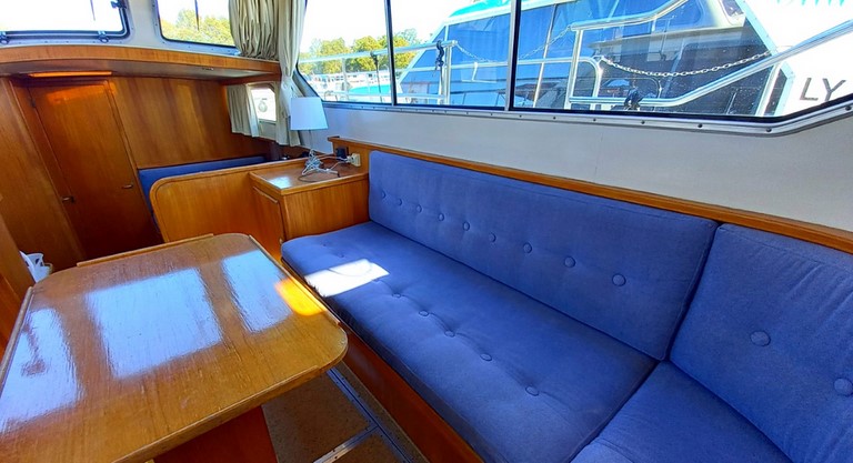 Shared cruiser based in France, Silver Steel