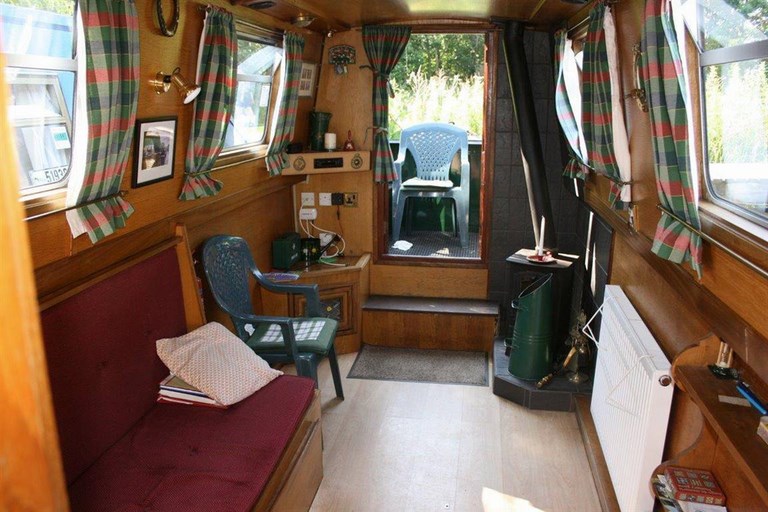 Shared narrow boat Schipperke