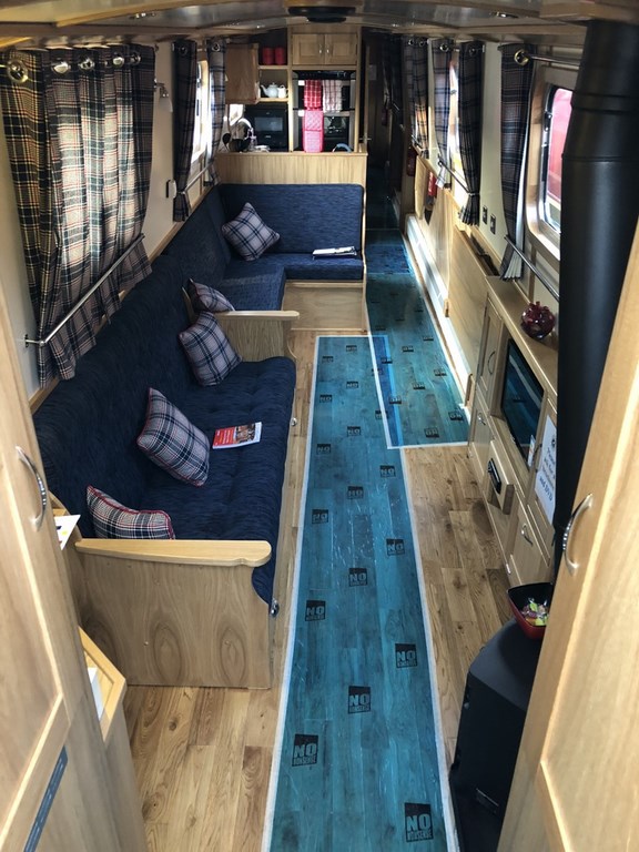 Shared narrow boat Skylark