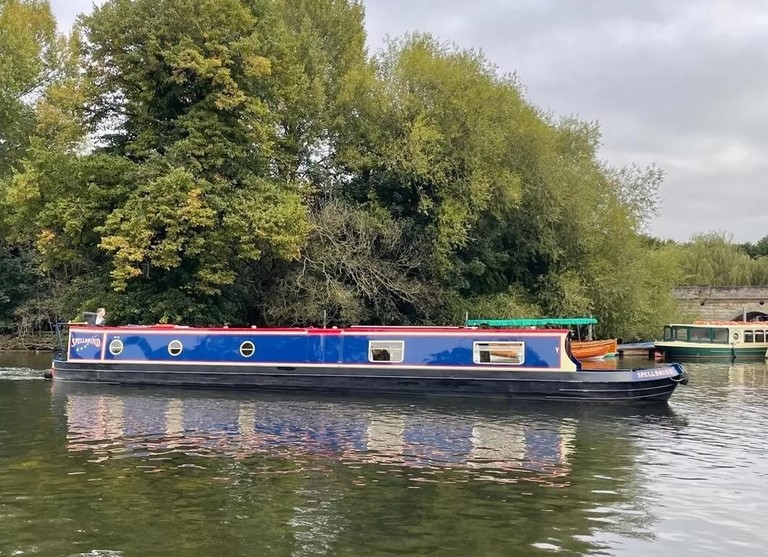 Shared narrow boat Spellbound