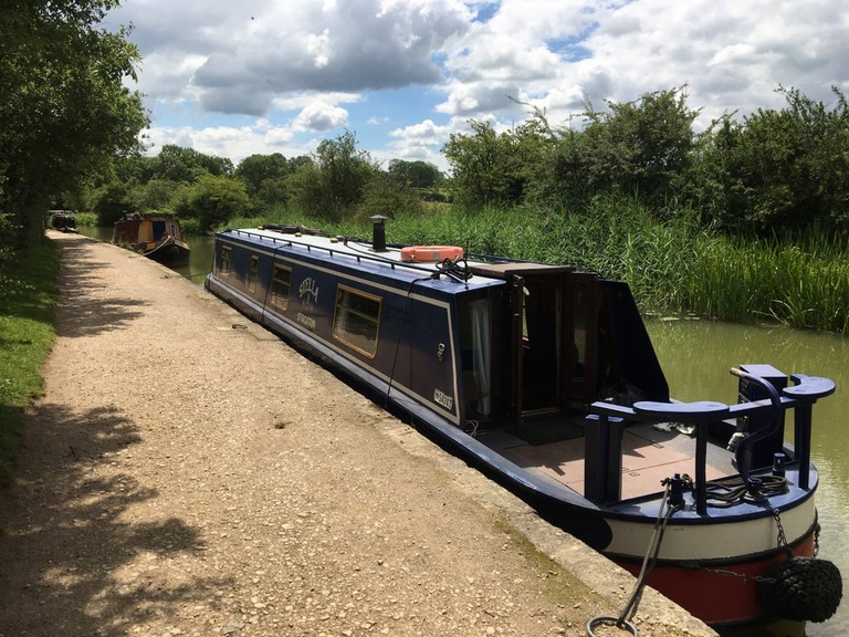 Shared narrow boat Stella