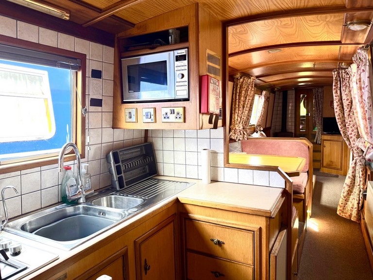 Shared narrow boat Verity