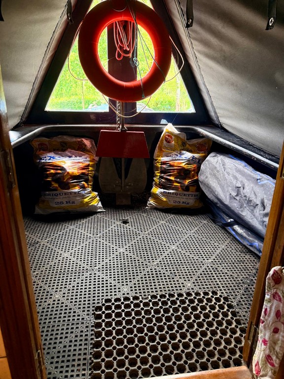 Shared narrow boat Verity