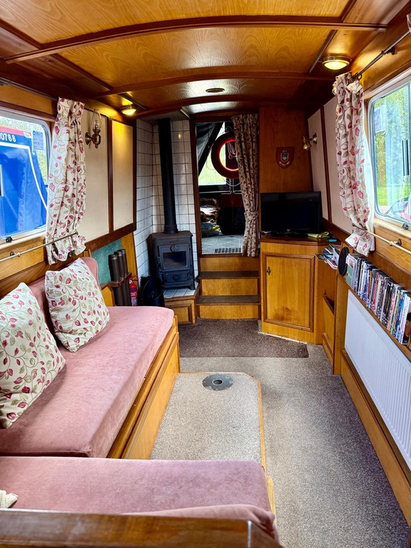 Shared narrow boat Verity
