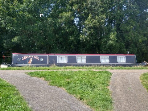 Shared narrow boat Scruffy Fox
