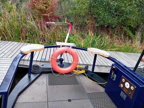 Shared narrow boat Compton
