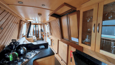 Shared narrow boat Whiston