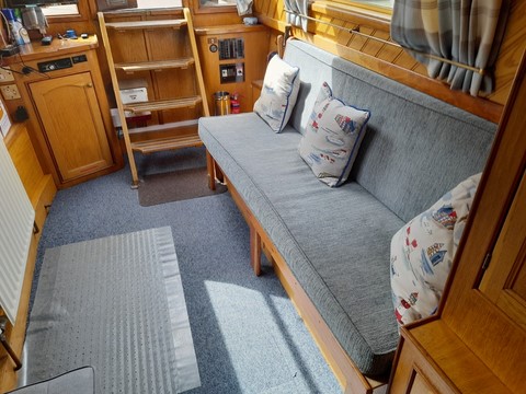 Shared narrow boat Chisbury