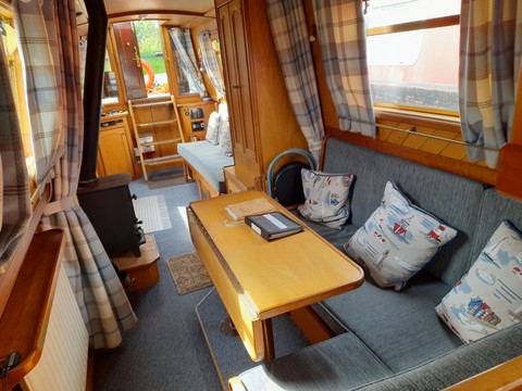 Shared narrow boat Chisbury