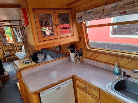 Shared narrow boat Chisbury